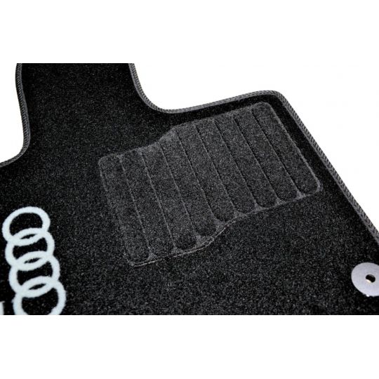 AVTM Коврики в салон текстильные Audi Q7 I '05-15 Черные (Комплект 5шт.) AVTM Коврики в салон текстильные Audi Q7 I '05-15 Черные (Комплект 5шт.)