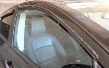 Чем оттереть скотч от стекла и пластика в автомобиле Чем оттереть скотч от стекла и пластика в автомобиле