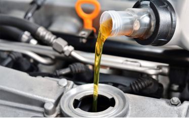 Как часто менять масло в двигателе