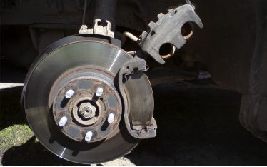 Как поменять тормозные колодки