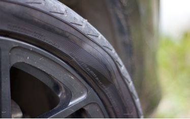 Шишка на колесе: что это, как выглядит и почему возникает