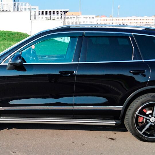 Alvi-Style Дефлекторы окон на Volkswagen Touareg II '10- (нержав. хром. молдинг, накладные)