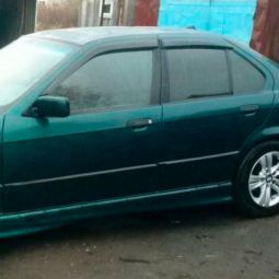 COBRA TUNING Дефлекторы окон на BMW 3 (E36) '90-98 седан (накладные)