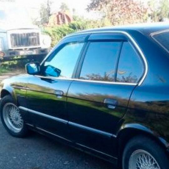 COBRA TUNING Дефлекторы окон на BMW 5 (E34) '87-96 седан (накладные)