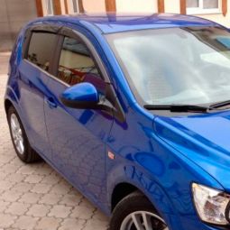 COBRA TUNING Дефлекторы окон на Chevrolet Aveo T300 '11- хэтчбек (накладные) COBRA TUNING Дефлекторы окон на Chevrolet Aveo T300 '11- хэтчбек (накладные)