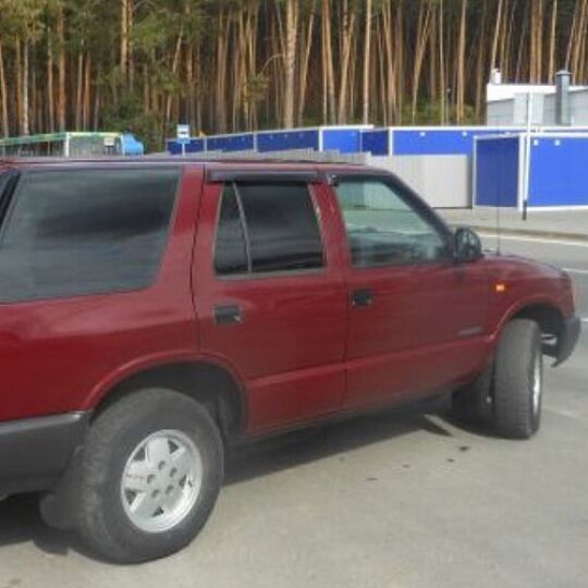 COBRA TUNING Дефлекторы окон на Chevrolet Blazer S-10 II '95-05 (накладные) COBRA TUNING Дефлекторы окон на Chevrolet Blazer S-10 II '95-05 (накладные)