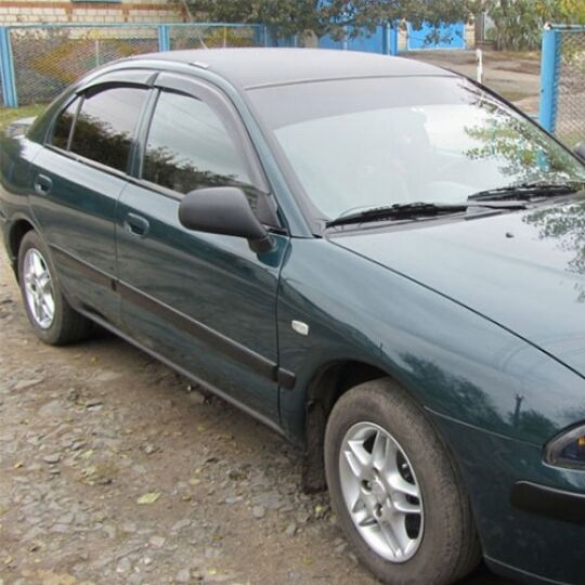 COBRA TUNING Дефлекторы окон на Mitsubishi Carisma '95-04 хэтчбек (накладные)