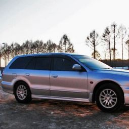 COBRA TUNING Дефлекторы окон на Mitsubishi Galant VIII '96-03 универсал (накладные)