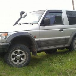 COBRA TUNING Дефлекторы окон на Mitsubishi Pajero II '91-99 3d (накладные)