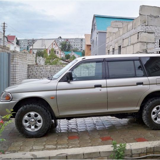 COBRA TUNING Дефлекторы окон на Mitsubishi Pajero Sport I '96-08 (накладные)