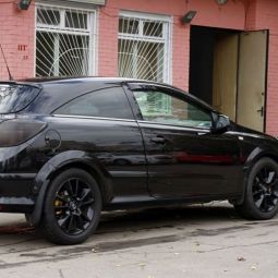 COBRA TUNING Дефлекторы окон на Opel Astra H '04-10 хэтчбек 3d (накладные)