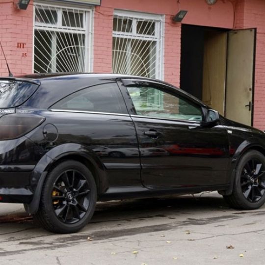 COBRA TUNING Дефлекторы окон на Opel Astra H '04-10 хэтчбек 3d (накладные)
