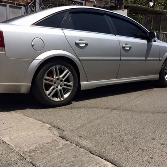 COBRA TUNING Дефлекторы окон на Opel Vectra С '02-08 хэтчбек 5d (накладные) COBRA TUNING Дефлекторы окон на Opel Vectra С '02-08 хэтчбек 5d (накладные)