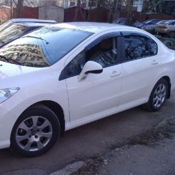 COBRA TUNING Дефлекторы окон на Peugeot 408 I '10-14 седан (накладные) COBRA TUNING Дефлекторы окон на Peugeot 408 I '10-14 седан (накладные)