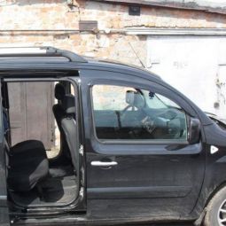 COBRA TUNING Дефлекторы окон на Renault Kangoo II '08- 3d (накладные)