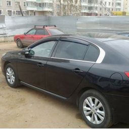 COBRA TUNING Дефлекторы окон на Renault Latitude '10-15 (накладные)