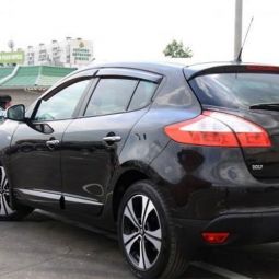 COBRA TUNING Дефлекторы окон на Renault Megane III '08-15 хэтчбек 5d (накладные)