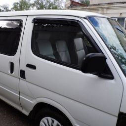 COBRA TUNING Дефлекторы окон на Toyota Hiace (H100) '89-04 (накладные)