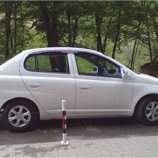 COBRA TUNING Дефлекторы окон на Toyota Platz '99-05 (накладные) COBRA TUNING Дефлекторы окон на Toyota Platz '99-05 (накладные)