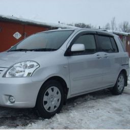 COBRA TUNING Дефлекторы окон на Toyota Raum II '03-11 (накладные)