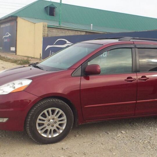 COBRA TUNING Дефлекторы окон на Toyota Sienna II '04-10 (накладные)