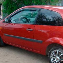 COBRA TUNING Дефлекторы окон на Ford Fiesta VI '02-08 3d (накладные)