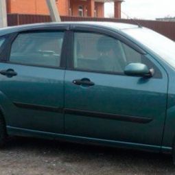 COBRA TUNING Дефлекторы окон на Ford Focus I '98-04 седан (накладные)
