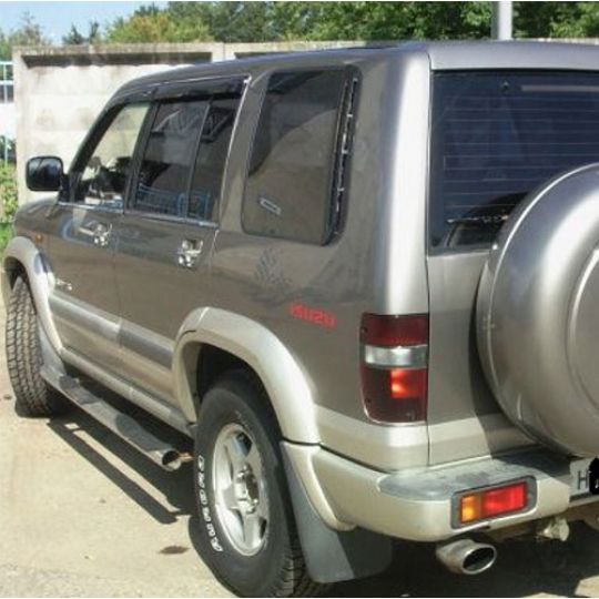 COBRA TUNING Дефлекторы окон на Isuzu Trooper II '92-98 (накладные) COBRA TUNING Дефлекторы окон на Isuzu Trooper II '92-98 (накладные)