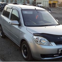 COBRA TUNING Дефлекторы окон на Mazda 2 (DY) '02-07 (накладные)