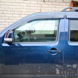 COBRA TUNING Дефлекторы окон на Nissan Pathfinder (R51) '05-14 (накладные) COBRA TUNING Дефлекторы окон на Nissan Pathfinder (R51) '05-14 (накладные)