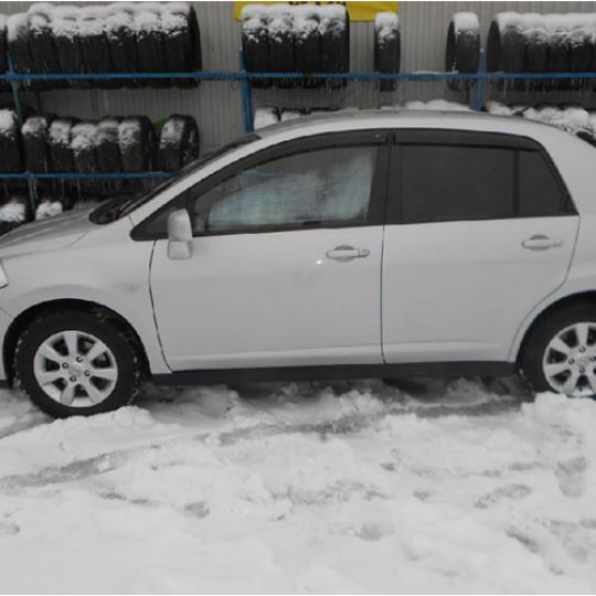 COBRA TUNING Дефлекторы окон на Nissan Tiida I '04-11 седан (накладные) COBRA TUNING Дефлекторы окон на Nissan Tiida I '04-11 седан (накладные)