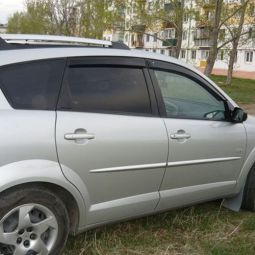 COBRA TUNING Дефлекторы окон на Pontiac Vibe I '02-08 (накладные)