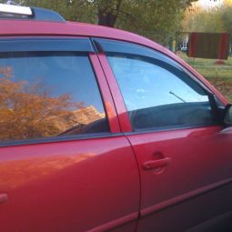 COBRA TUNING Дефлекторы окон на Pontiac Vibe II '09-10 (накладные)