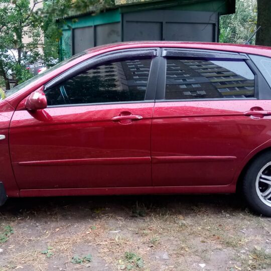 VL-Tuning Дефлекторы окон на Kia Cerato I '04-08 хэтчбек 5d (накладные)