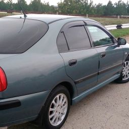 VL-Tuning Дефлекторы окон на Mitsubishi Carisma '95-04 хэтчбек (накладные)