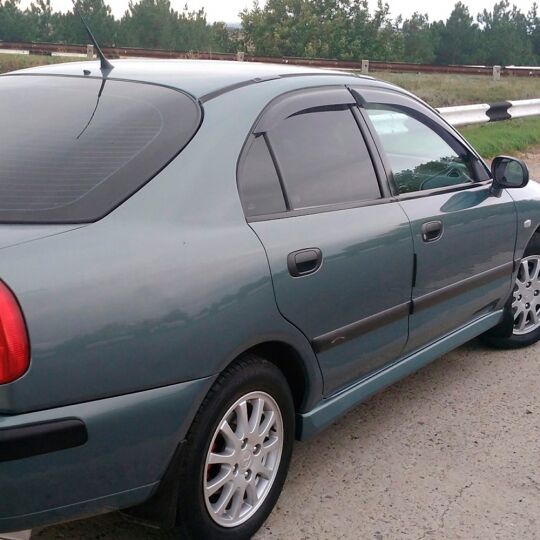 VL-Tuning Дефлекторы окон на Mitsubishi Carisma '95-04 хэтчбек (накладные)