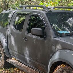 VL-Tuning Дефлекторы окон на Nissan Navara (D40) '05- (накладные)