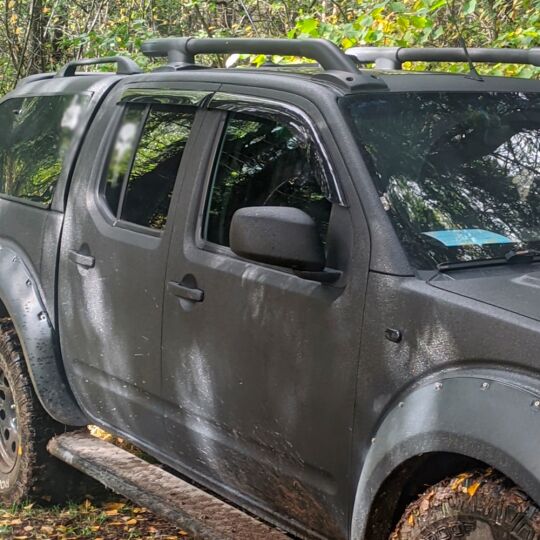 VL-Tuning Дефлекторы окон на Nissan Navara (D40) '05- (накладные)
