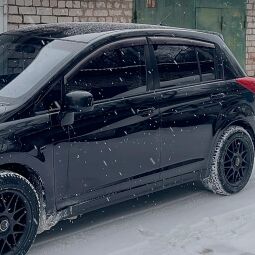 VL-Tuning Дефлекторы окон на Nissan Tiida I '04-11 хэтчбек (накладные)