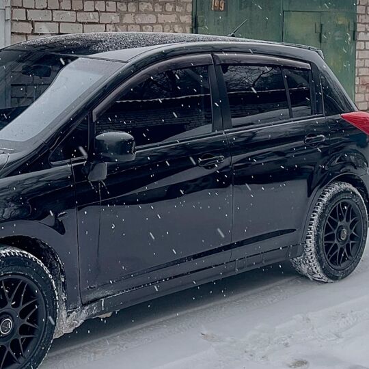 VL-Tuning Дефлекторы окон на Nissan Tiida I '04-11 хэтчбек (накладные)