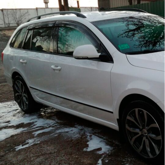 VL-Tuning Дефлекторы окон на Skoda Superb II '08- универсал (накладные)
