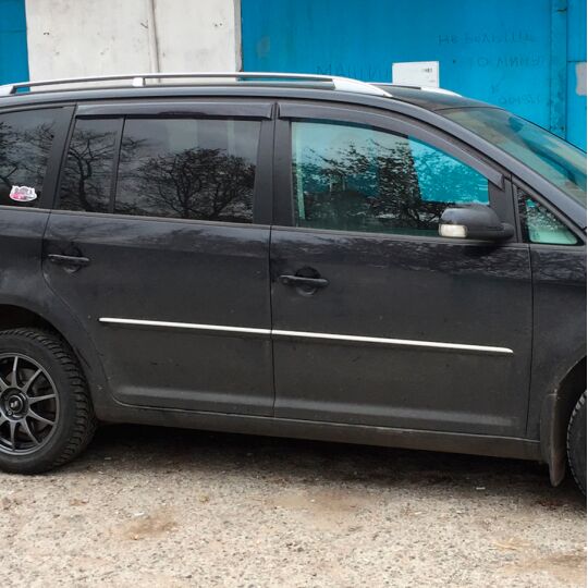 VL-Tuning Дефлекторы окон на Volkswagen Touran I '03-10 (накладные) VL-Tuning Дефлекторы окон на Volkswagen Touran I '03-10 (накладные)