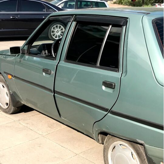 VL-Tuning Дефлекторы окон на ЗАЗ 1103 Славута '99-11 лифтбэк (накладные) VL-Tuning Дефлекторы окон на ЗАЗ 1103 Славута '99-11 лифтбэк (накладные)