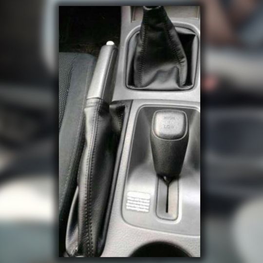 Orticar Чехол ручника Subaru Impreza III '07-11 (Черный кожзам) Orticar Чехол ручника Subaru Impreza III '07-11 (Черный кожзам)