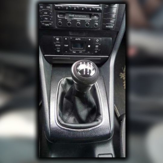 Orticar Чехол ручки КПП Audi 100 C4/4A '90-94 (Черный кожзам) Orticar Чехол ручки КПП Audi 100 C4/4A '90-94 (Черный кожзам)