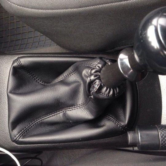 Orticar Чехол ручки КПП Opel Astra G '98-04 (Черный кожзам) Orticar Чехол ручки КПП Opel Astra G '98-04 (Черный кожзам)