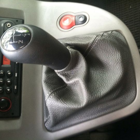 Orticar Чехол ручки КПП Renault Kangoo I '98- (Черный кожзам)