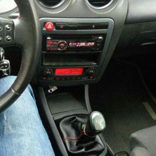 Orticar Чехол ручки КПП Seat Leon II '05-12 (Черный кожзам)