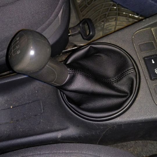 Orticar Чехол ручки КПП Skoda Roomster '06- (Черный кожзам) Orticar Чехол ручки КПП Skoda Roomster '06- (Черный кожзам)