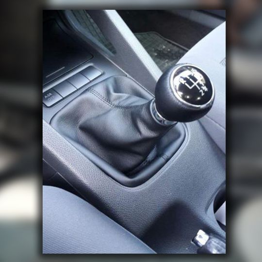 Orticar Чехол ручки КПП Volkswagen Golf V '03-08 (Черный кожзам)